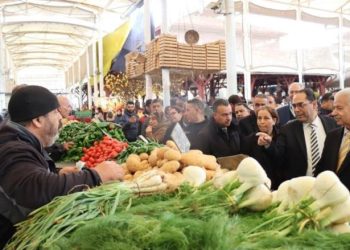 خلال زيارته إلى السوق المركزية بالعاصمة: وزير التجارة يشدّد على احترام الأسعار
