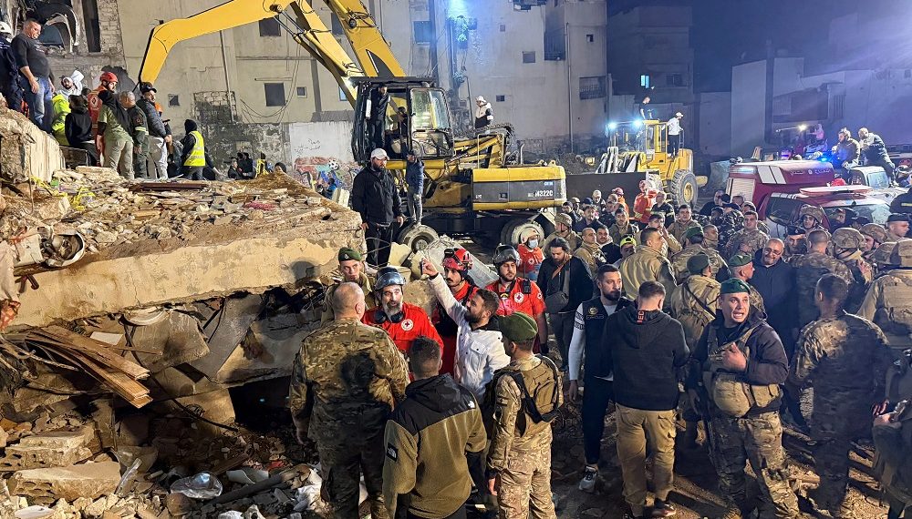 14 قتيلا جراء انهيار مبنى في طرابلس بلبنان