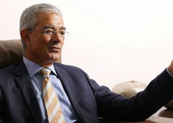 الهادي بكور: ” كل المواد الاستهلاكية متوفرة…وتخفيضات مرتقبة في أسعار هذه المنتجات”