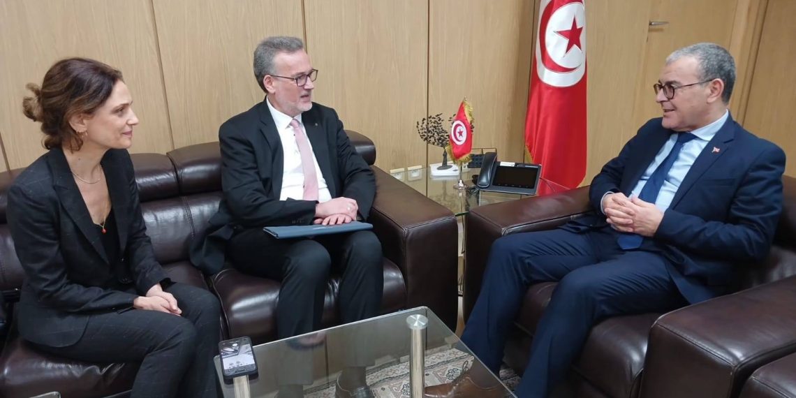 وزير الاقتصاد والبنك الأوروبي للاستثمار يبحثان دعم المشاريع التنموية في تونس