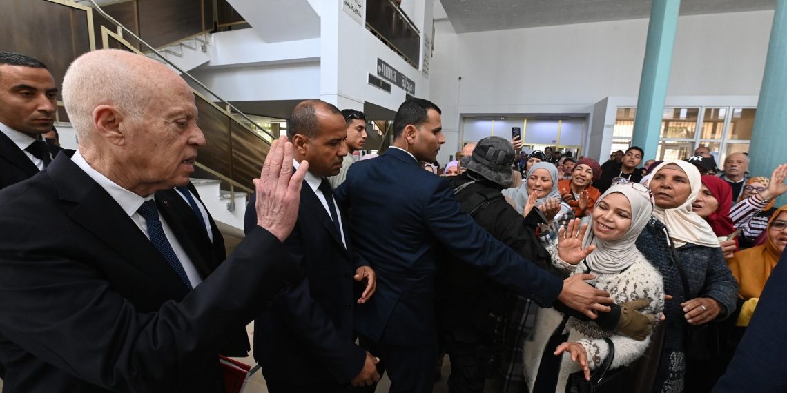 خلال زيارة الى مصحّة العمران: سعيّد يدعو الى اعتماد اليات بديلة لتوزيع الأدوية وتحديد المواعيد