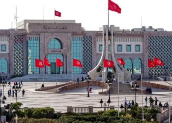بلدية تونس: إحداث لجنة لتسوية الوضعيات العقارية للمتحصلين على قطع أراضي في إطار مشروع التهذيب العمراني