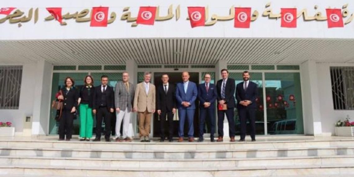 وزير الفلاحة يستعرض مع حاكم ولاية أمريكية آفاق التعاون الفلاحي