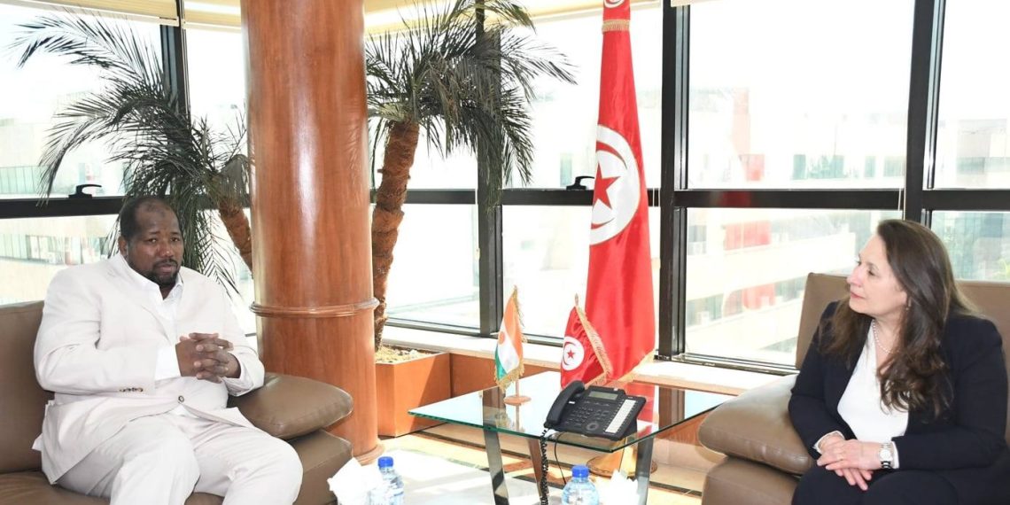 وزير الصناعة والتجارة النيجري: نرغب في الاستفادة من الخبرات التونسية