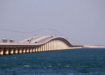 السعودية تعلن إغلاق جسر الملك فهد مع البحرين “احترازيا”
