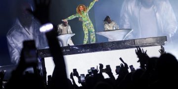 حفل شاكيرا في البرازيل يجذب مليوني متابع