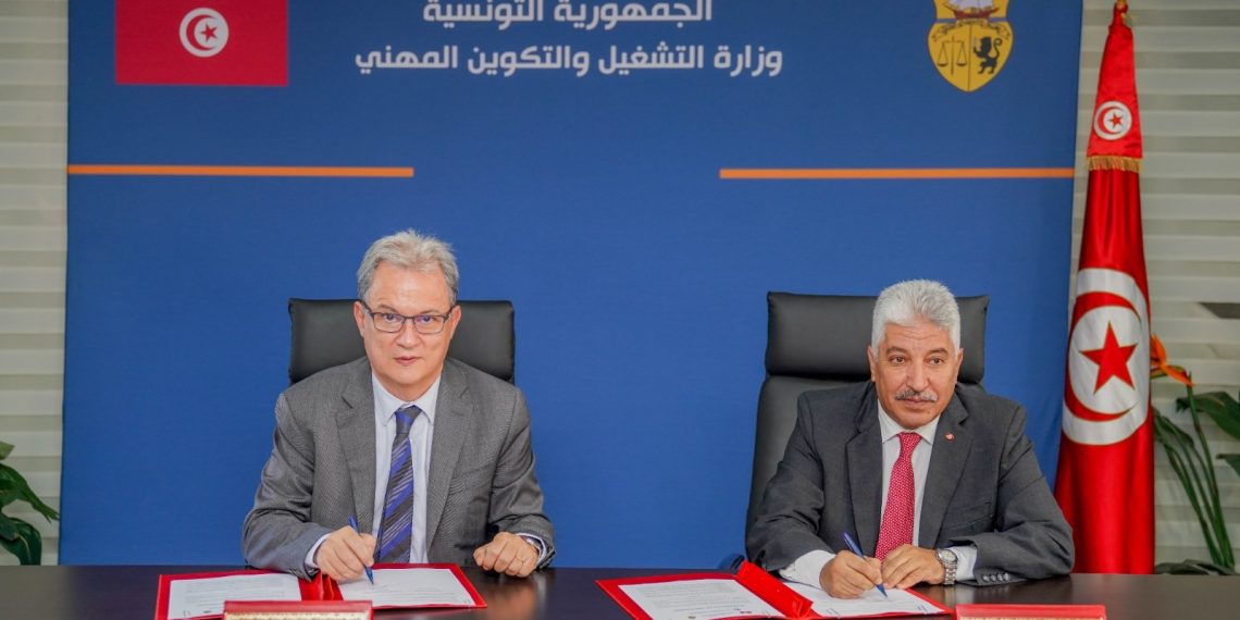 توقيع إتفاقية شراكة بين وزارة التّشغيل والغرفة التونسية الفرنسية للتجارة والصناعة