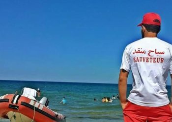 الترفيع في منح السباحين المنقذين إلى 1000 دينار