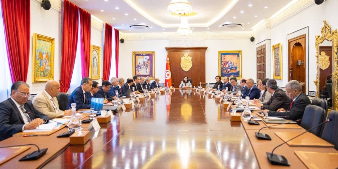 مجلس وزاري يقرّ جملة من الاجراءات لضمان التزوّد بالماء الصالح للشرب