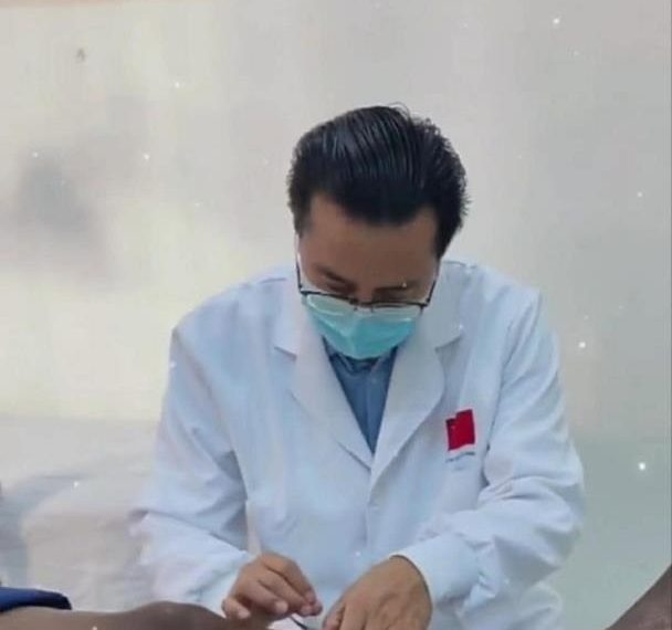 الطب التقليدي الصيني بمستشفى المنجي …تجربة علاجية تستقطب اهتمام المرضى