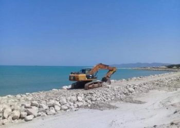 التمديد في أجل طلب أشغال العروض لحماية الشريط الساحلي من قمرت إلى قرطاج